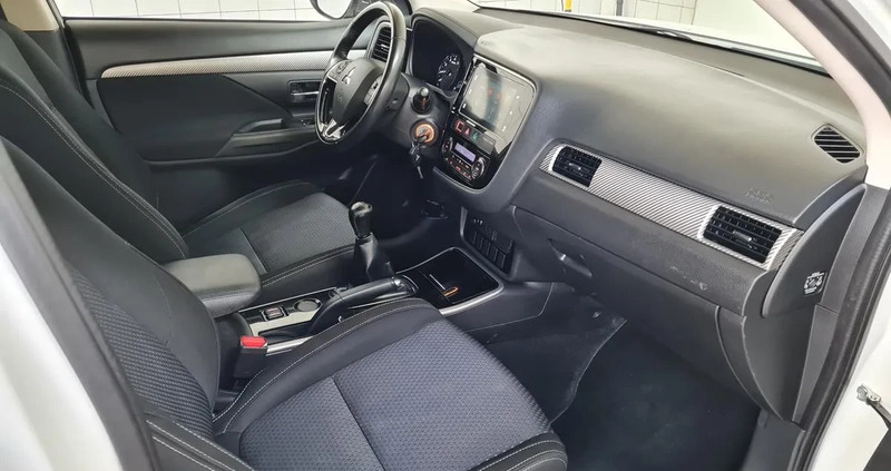 Mitsubishi Outlander cena 75000 przebieg: 133000, rok produkcji 2017 z Pilawa małe 466